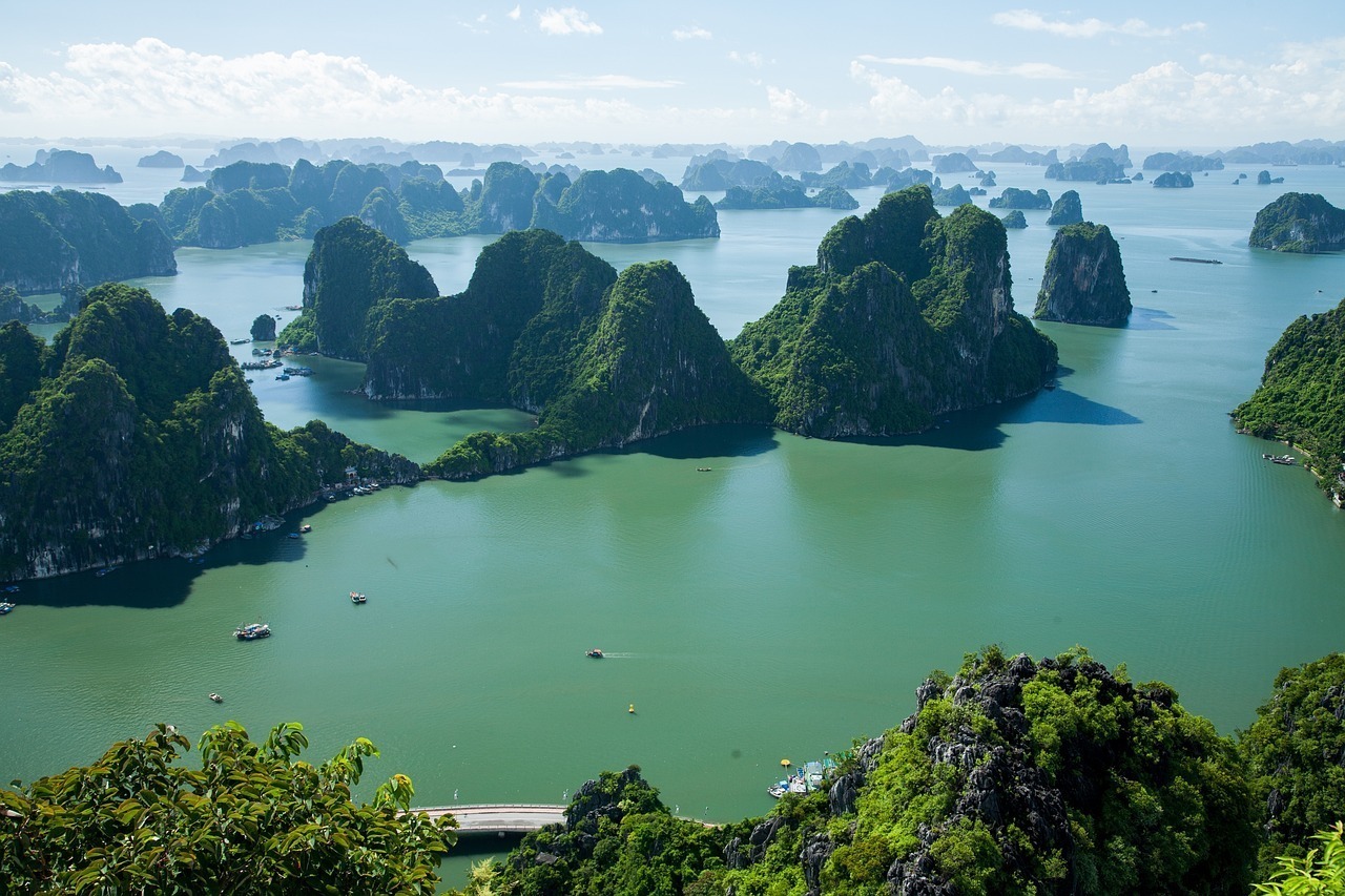 Hà Nội – Khu Du Lịch Tràng An – Ninh Bình – Bái Đính – Hạ Long – Động Thiên Cung